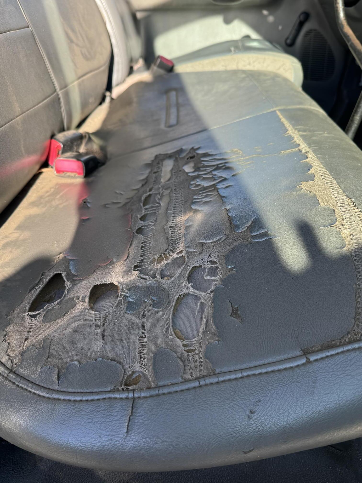 2010 FORD F750 Bucket Truck - Image 25