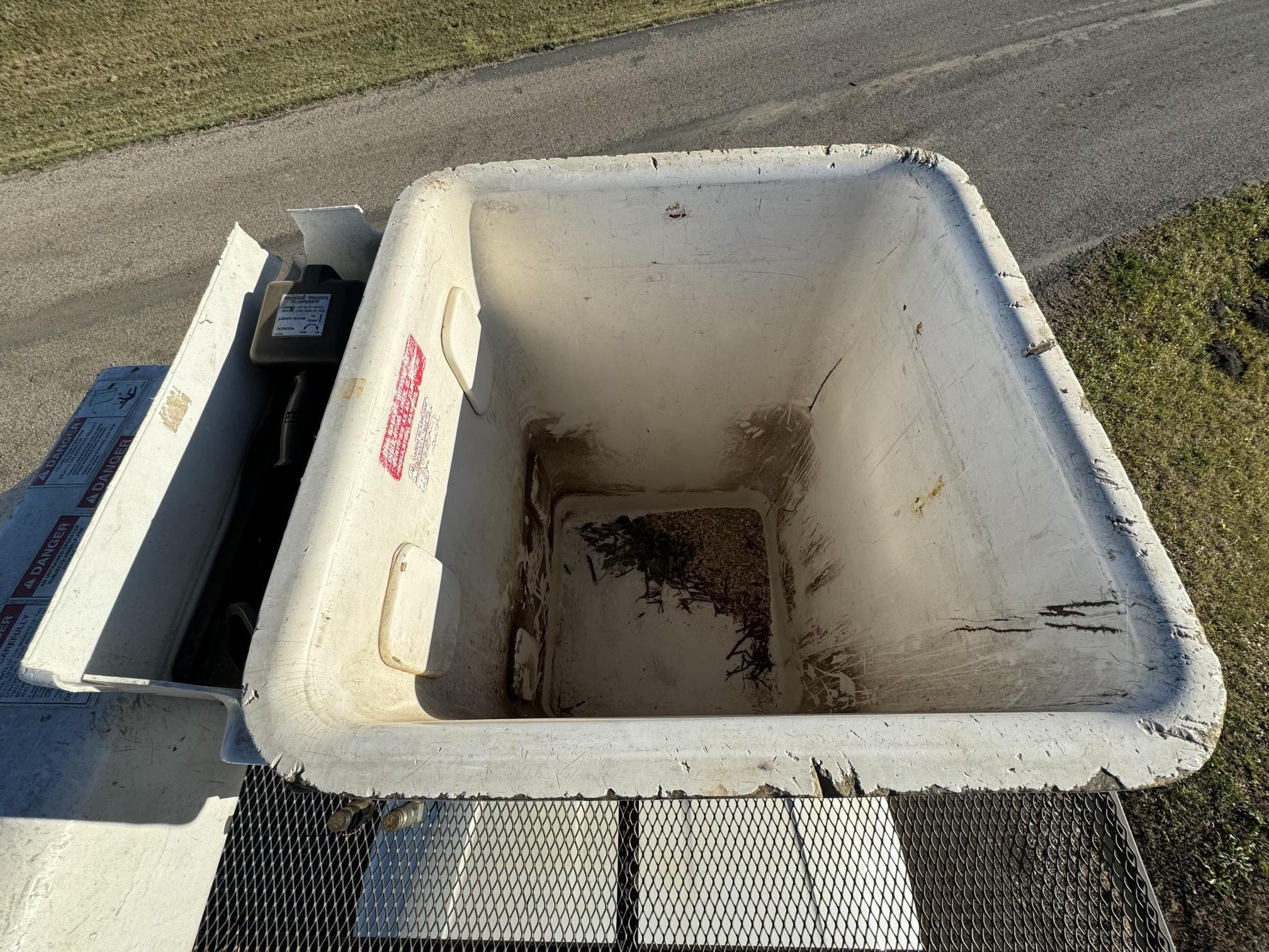 2010 FORD F750 Bucket Truck - Image 33