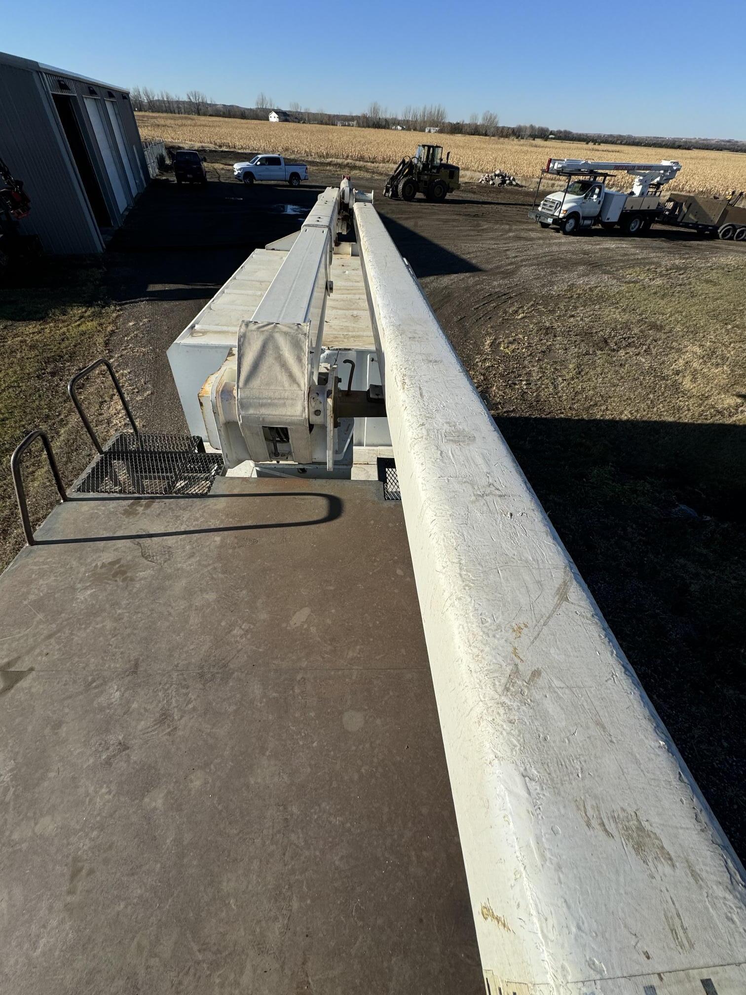 2010 FORD F750 Bucket Truck - Image 35