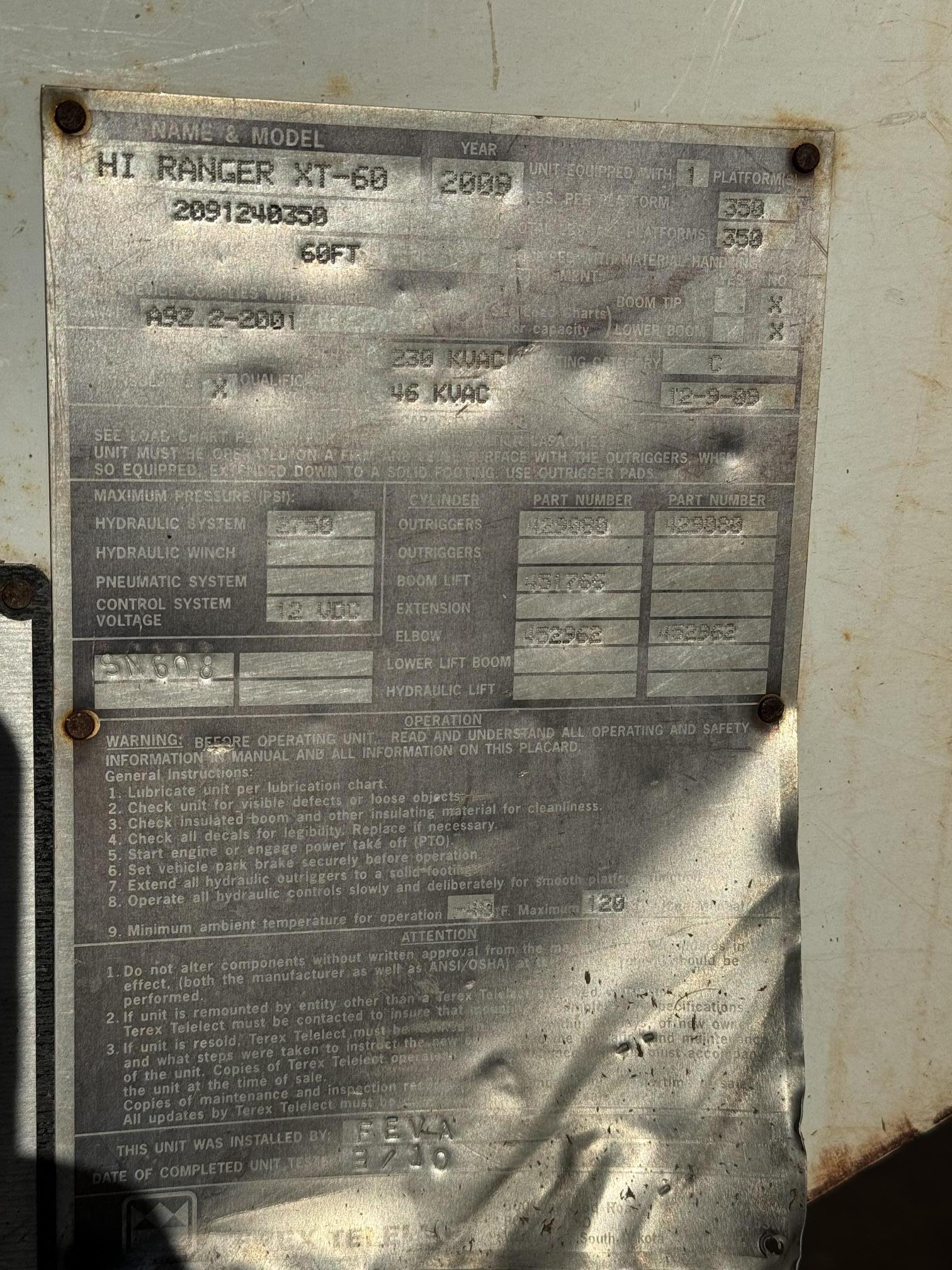 2010 FORD F750 Bucket Truck - Image 38