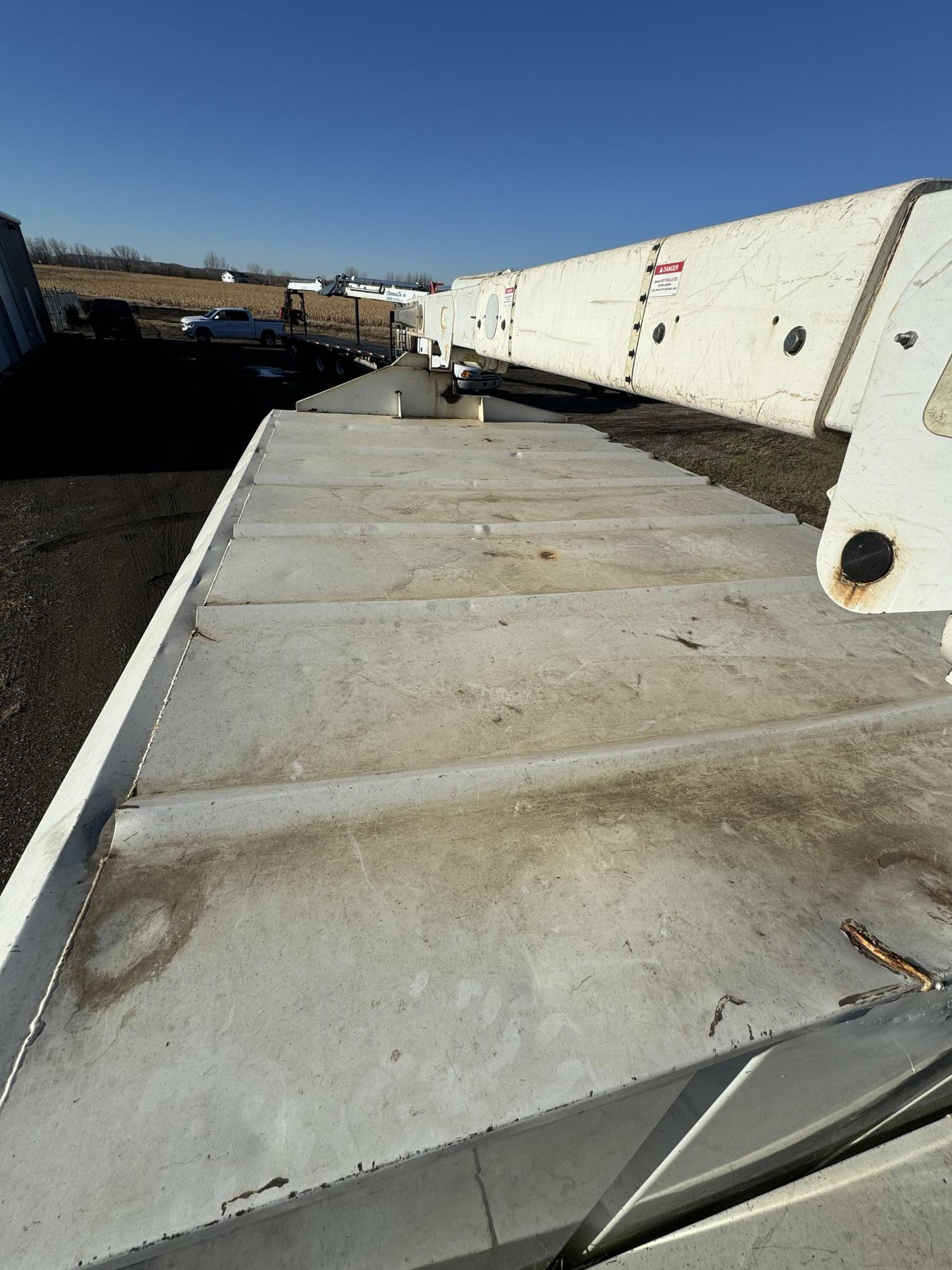 2010 FORD F750 Bucket Truck - Image 40