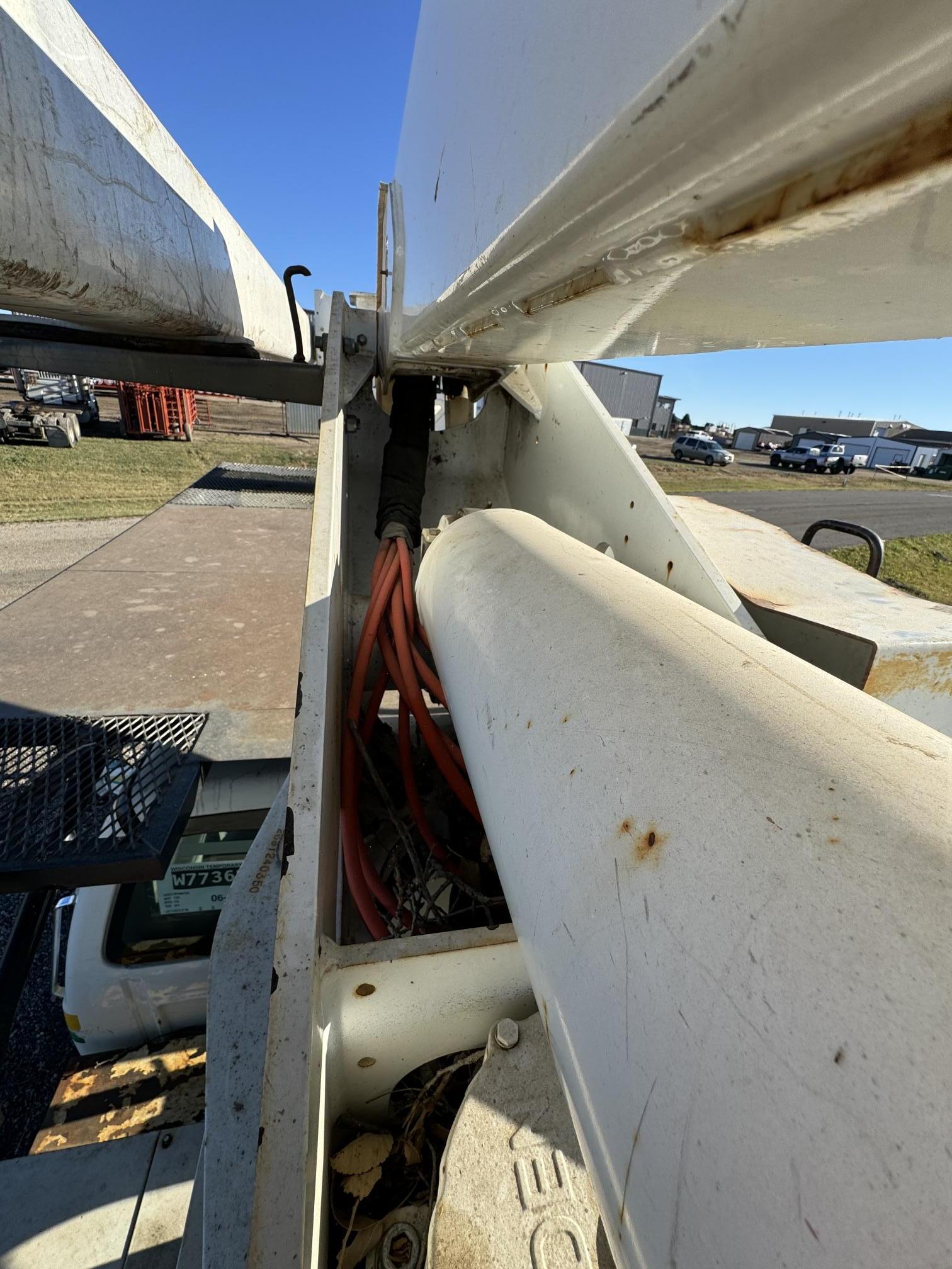 2010 FORD F750 Bucket Truck - Image 43