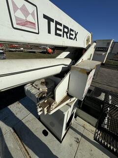 2010 FORD F750 Bucket Truck - Image 44