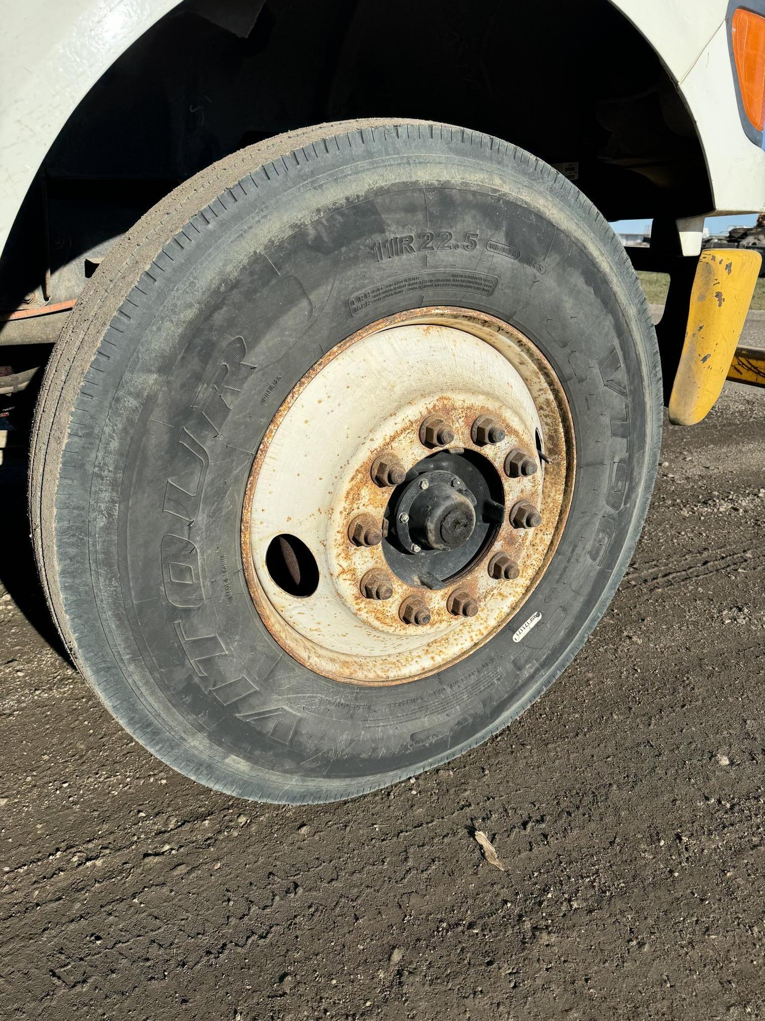 2010 FORD F750 Bucket Truck - Image 46