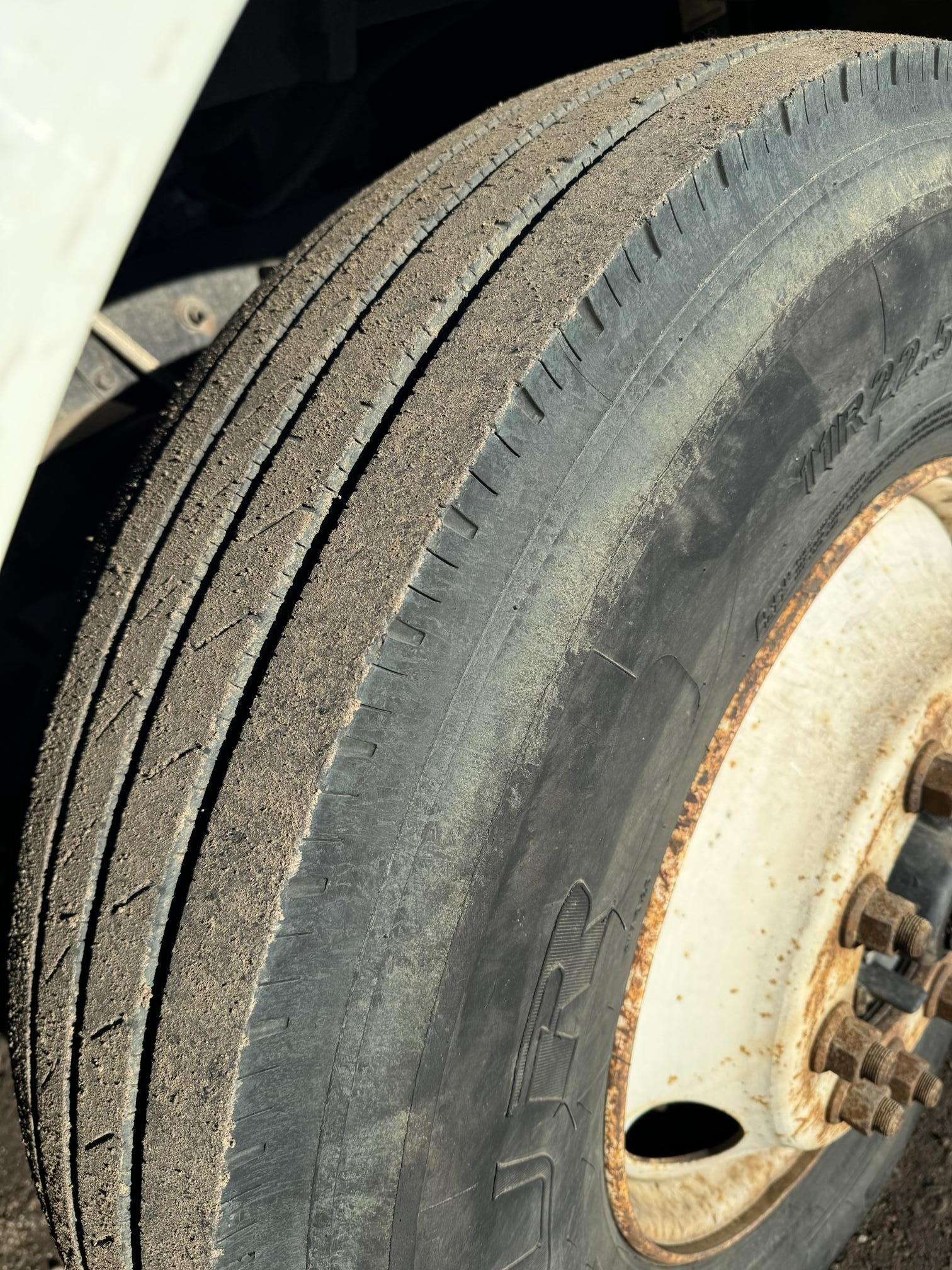 2010 FORD F750 Bucket Truck - Image 45