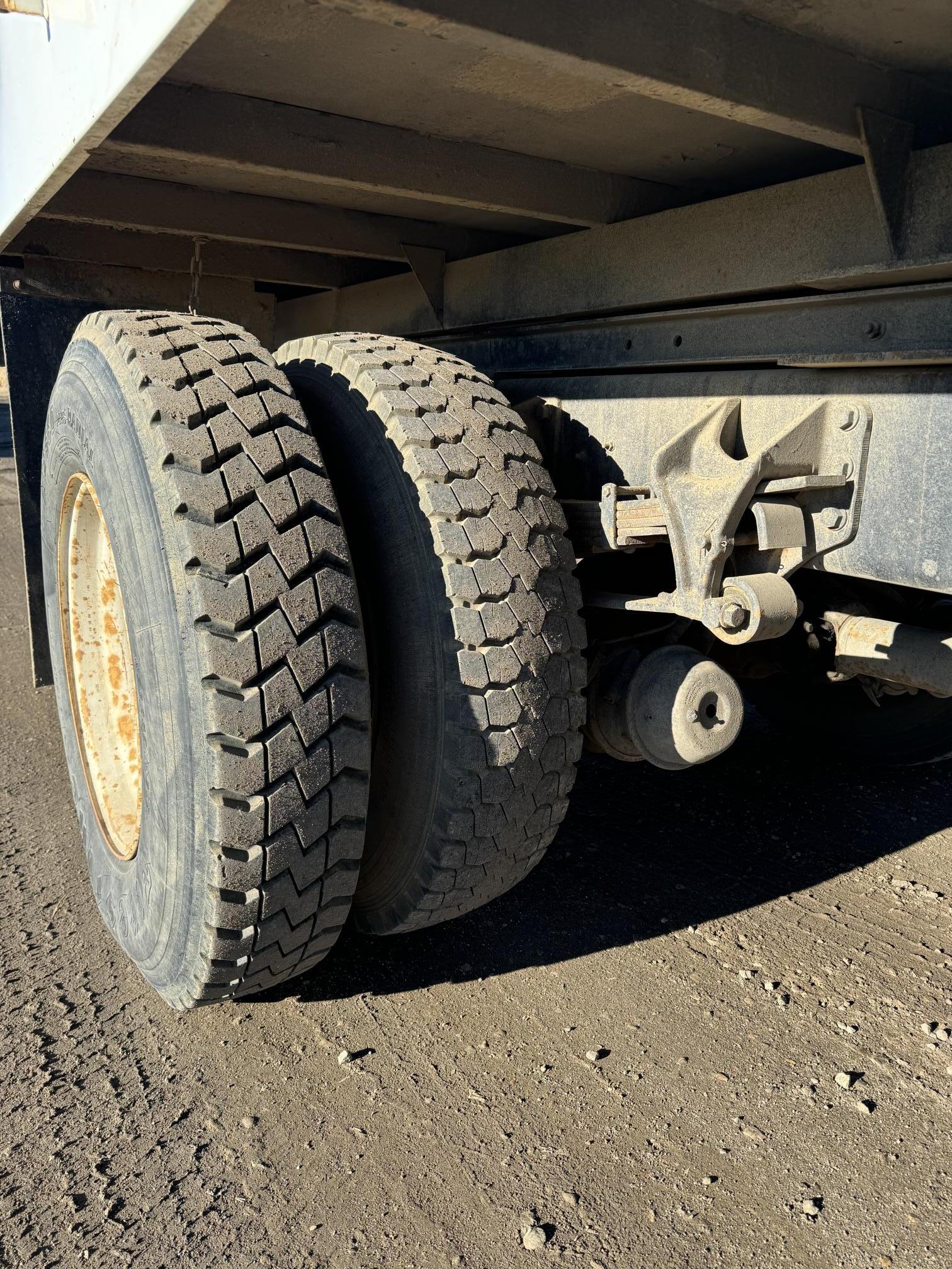 2010 FORD F750 Bucket Truck - Image 47