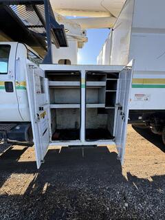 2010 FORD F750 Bucket Truck - Image 29