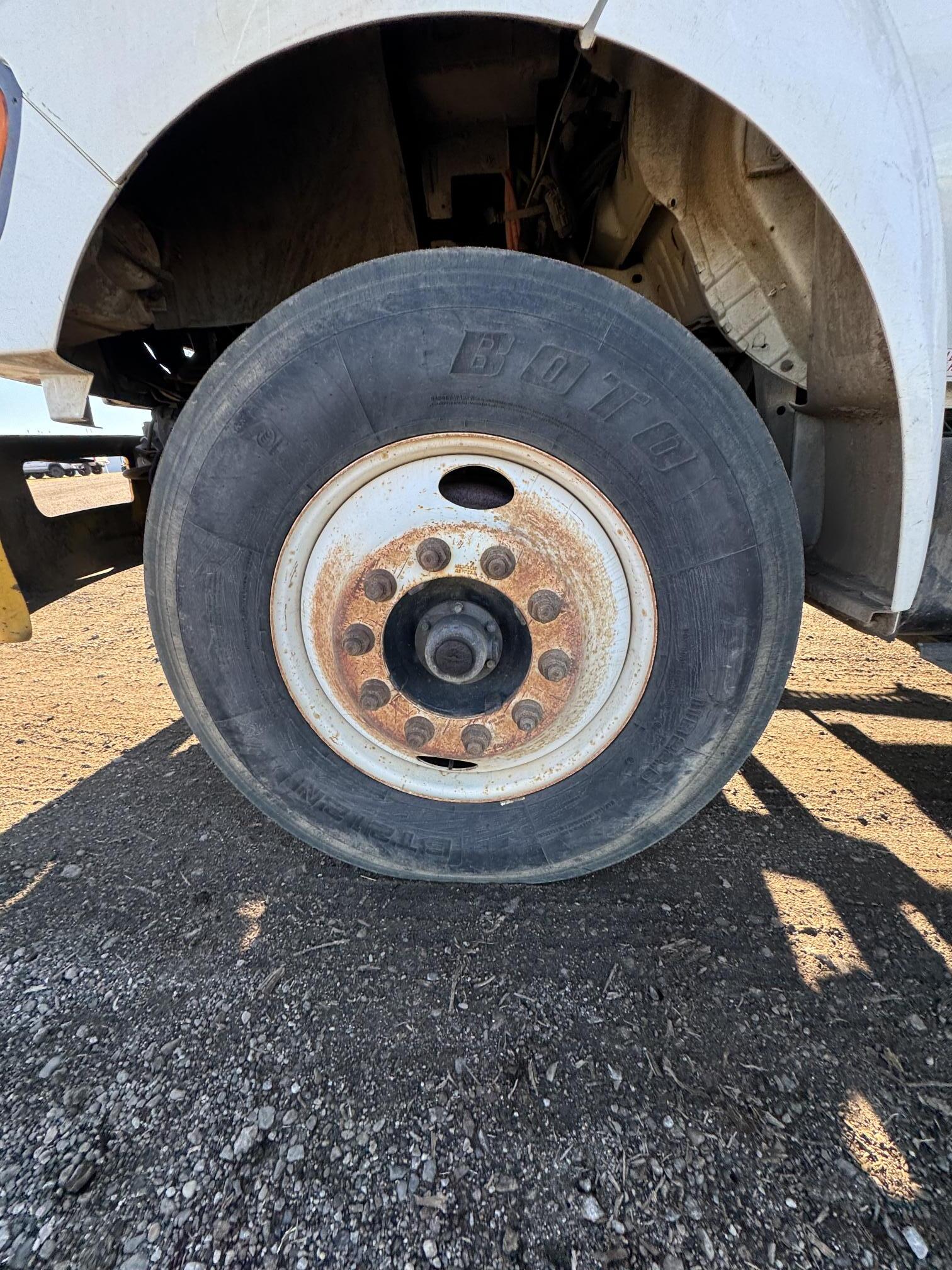 2010 FORD F750 Bucket Truck - Image 52