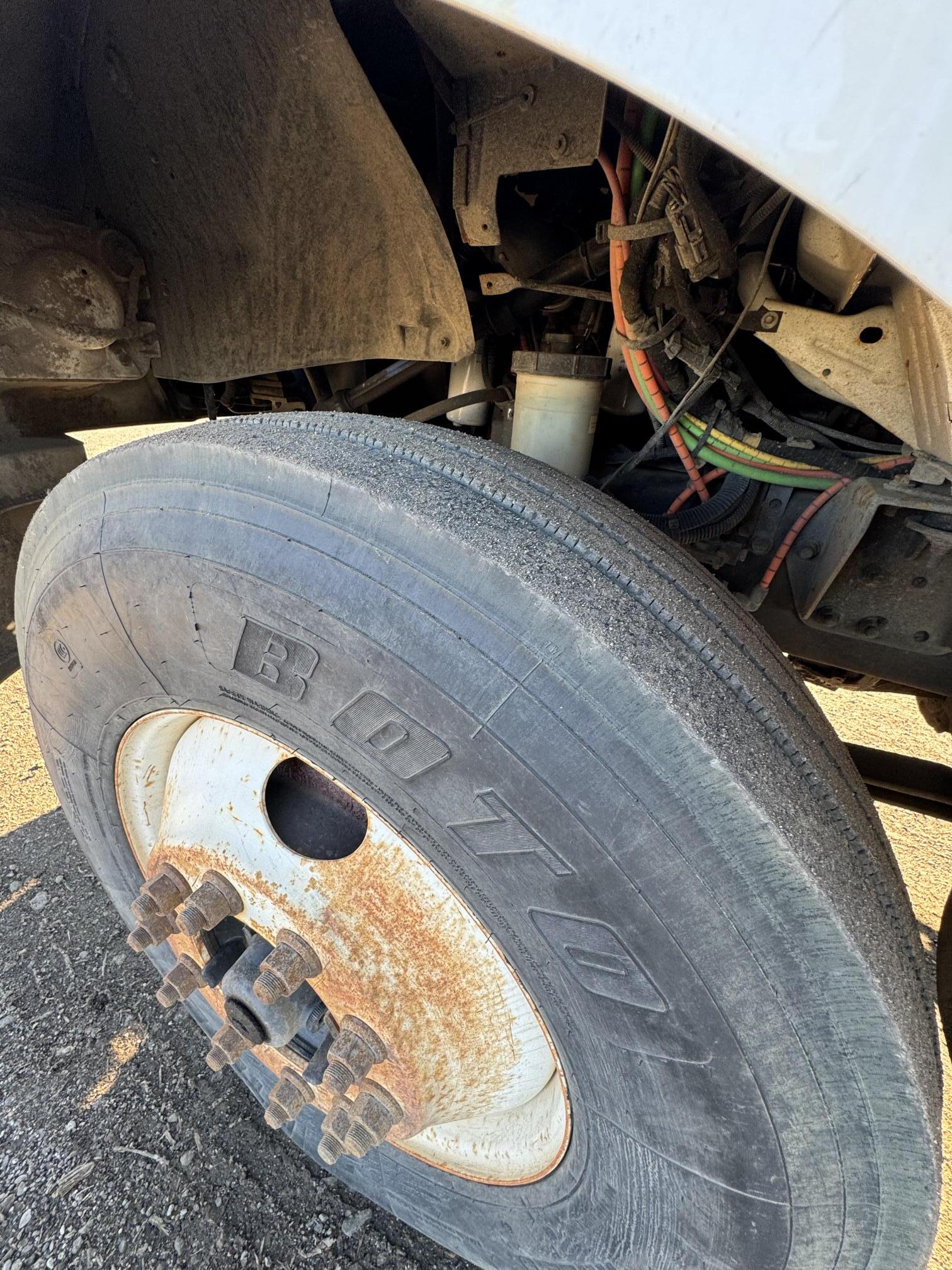 2010 FORD F750 Bucket Truck - Image 51