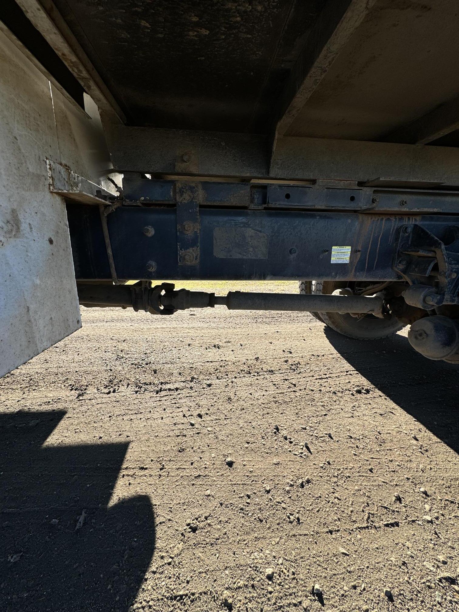 2010 FORD F750 Bucket Truck - Image 54