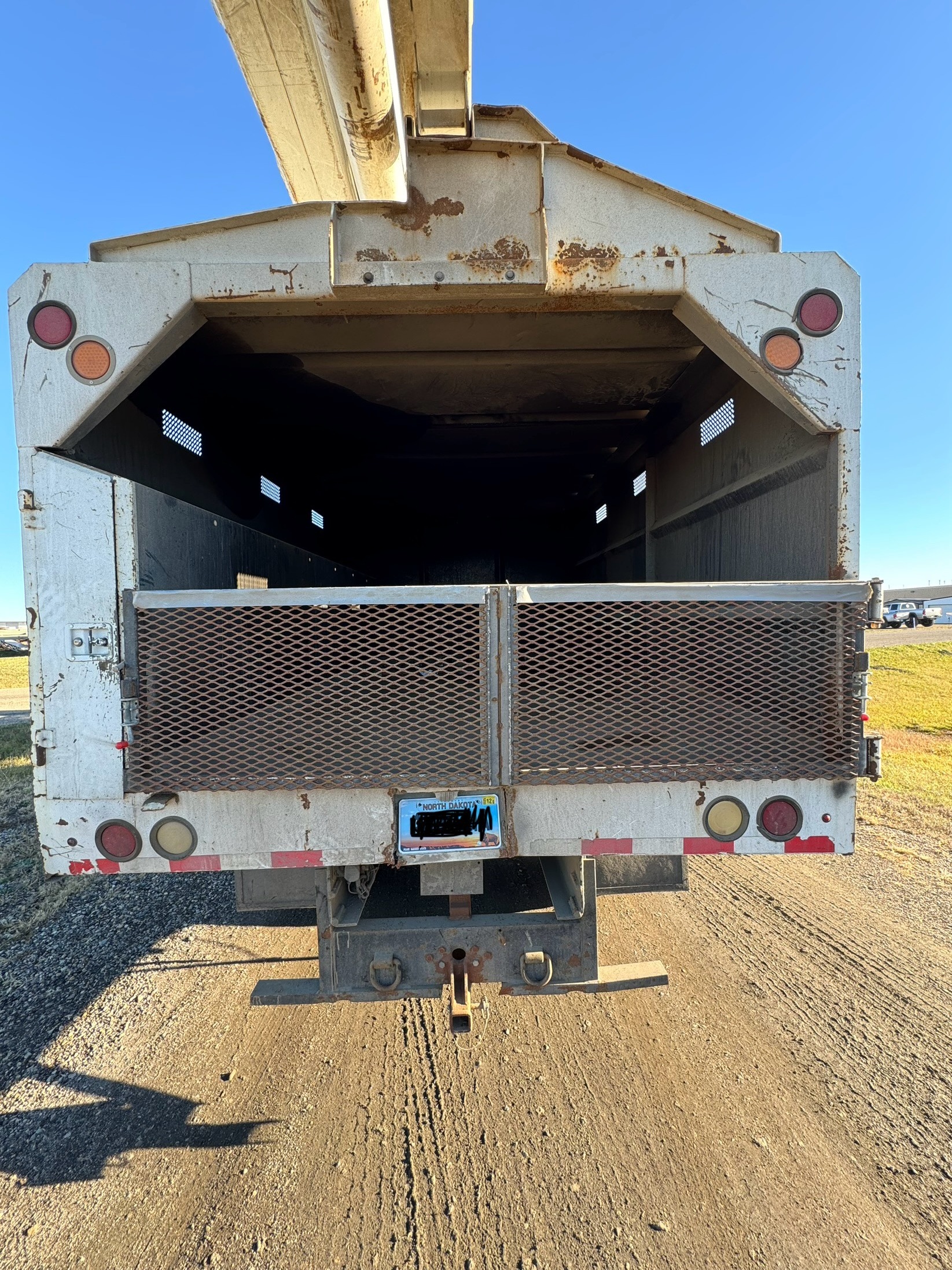2010 FORD F750 Bucket Truck - Image 55