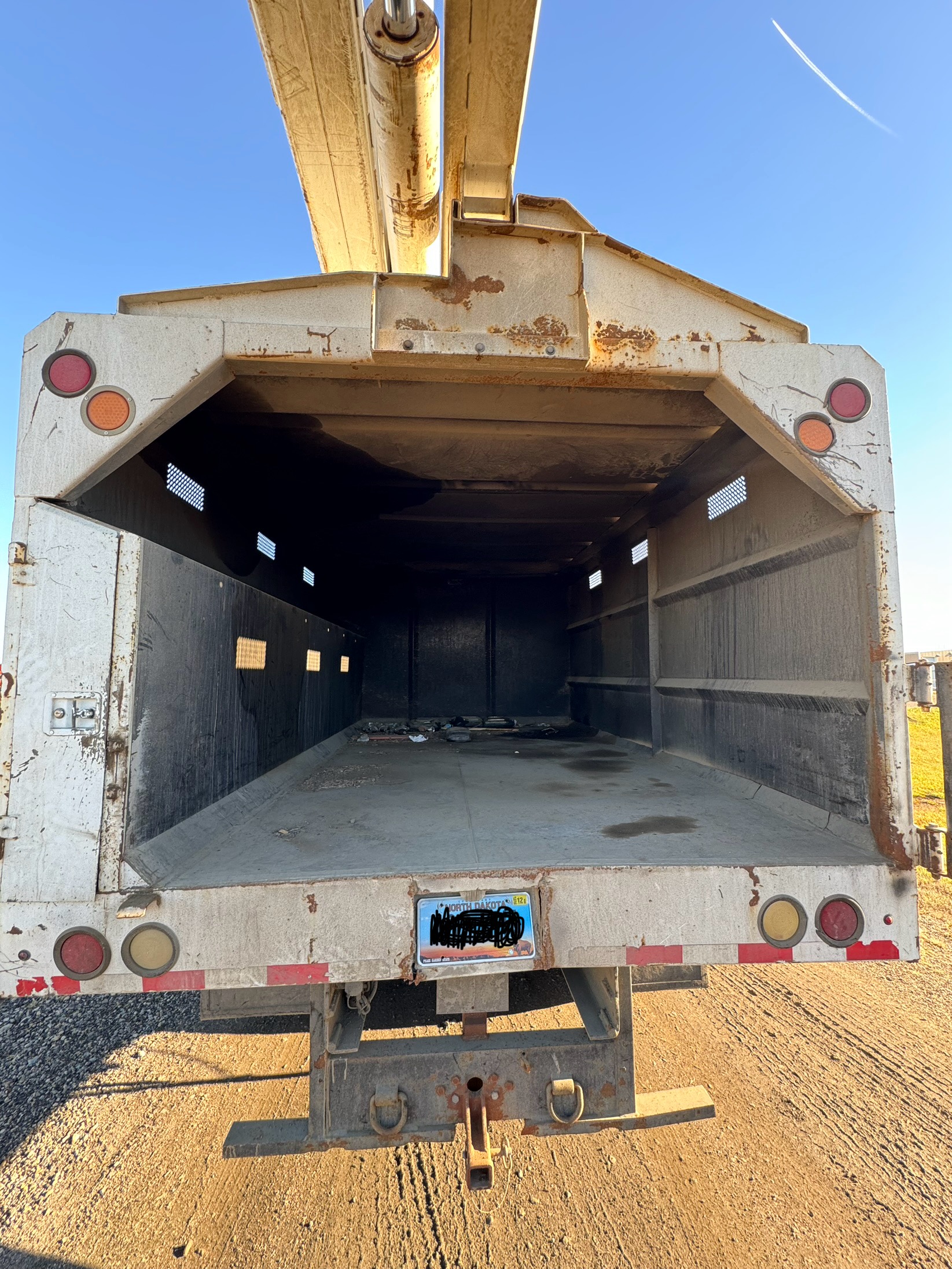 2010 FORD F750 Bucket Truck - Image 60