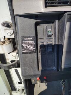 1999 INTERNATIONAL 4700 Low Profile T444E - Image 31