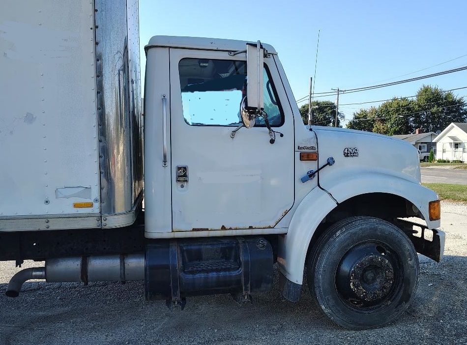 1999 INTERNATIONAL 4700 Low Profile T444E - view 7 of 48