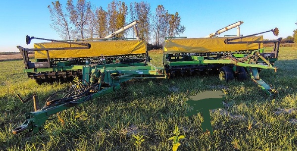 1992 JOHN DEERE 750 Grain Drills