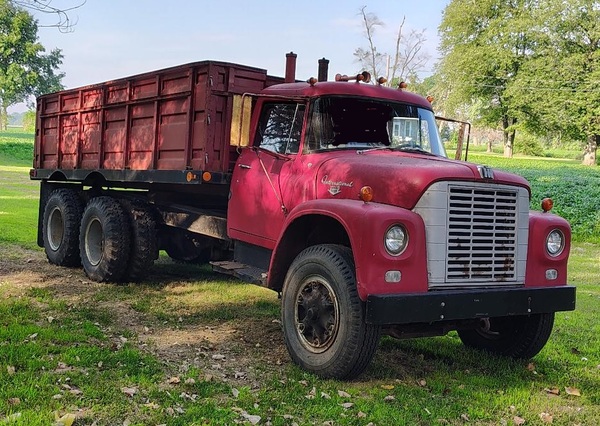 1965 INTERNATIONAL Loadstar 1800