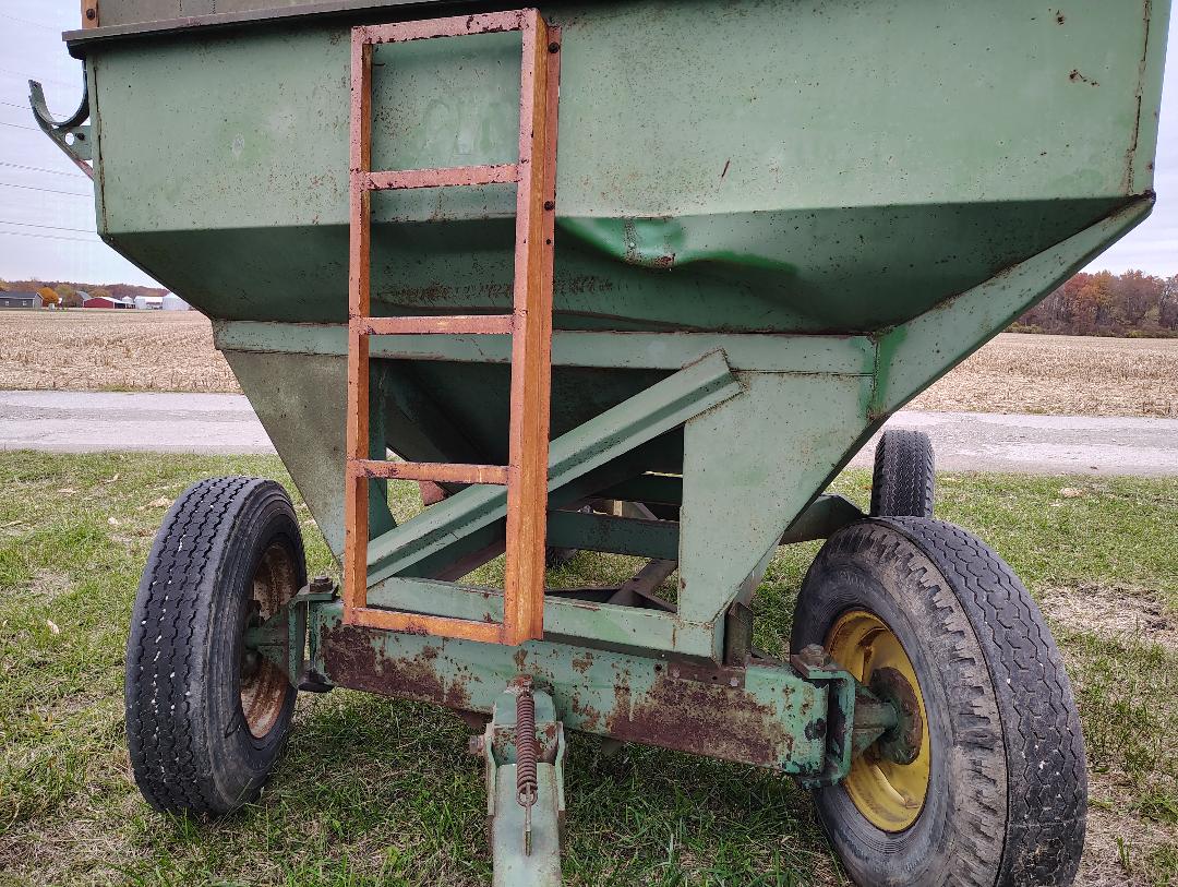 JOHN DEERE 350-22 Gravity Wagon - view 7 of 22