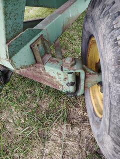JOHN DEERE 350-22 Gravity Wagon - Image 20