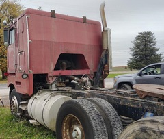 1981 PETERBILT Cabover - Image 3