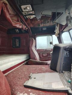 1981 PETERBILT Cabover - Image 40