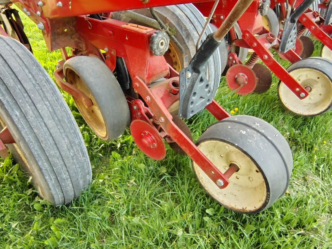 1984 INTERNATIONAL 800 CYCLO AIR PLANTER - view 10 of 12