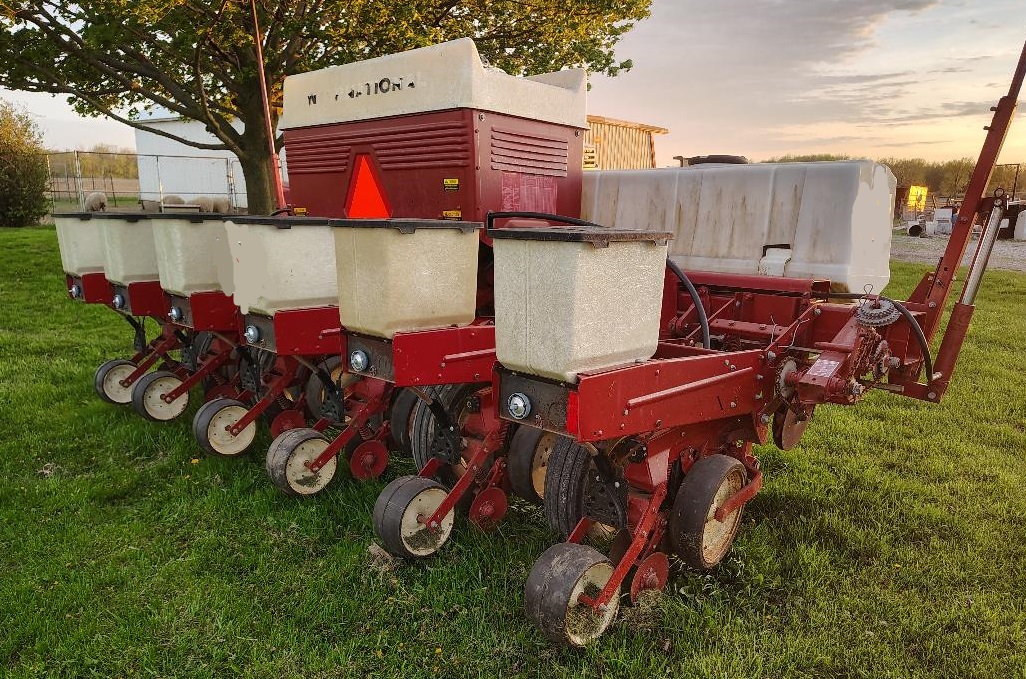 1984 INTERNATIONAL 800 CYCLO AIR PLANTER - view 1 of 12