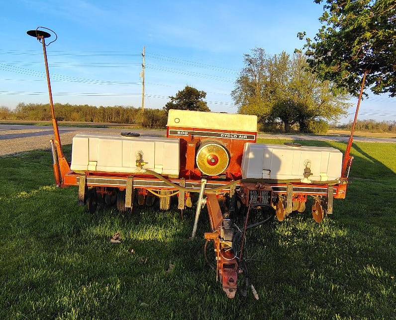 1984 INTERNATIONAL 800 CYCLO AIR PLANTER - Image 4