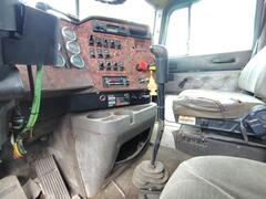 2000 INTERNATIONAL 9900 Eagle - Image 12