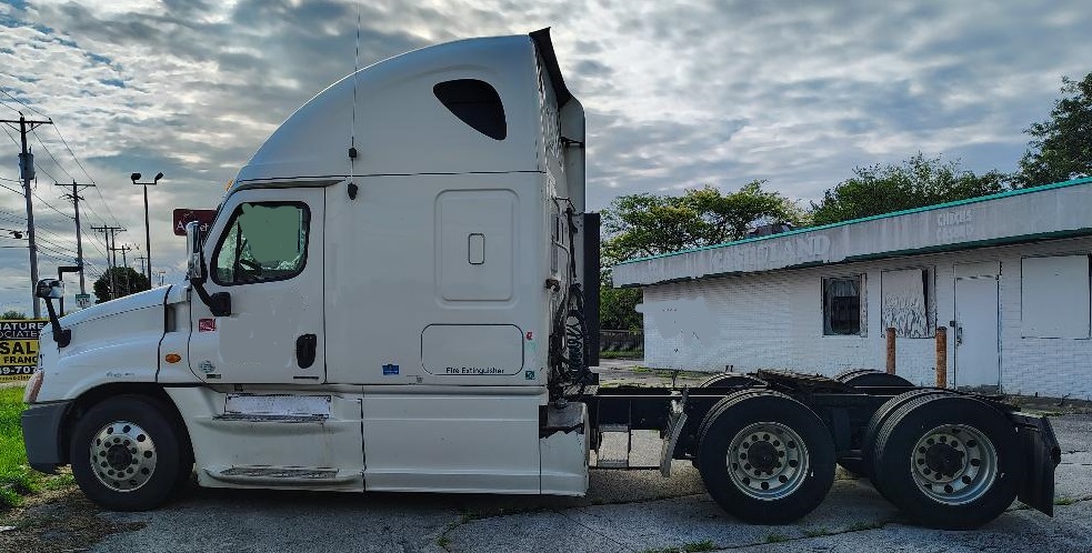 2012 FREIGHTLINER Cascadia - view 4 of 33