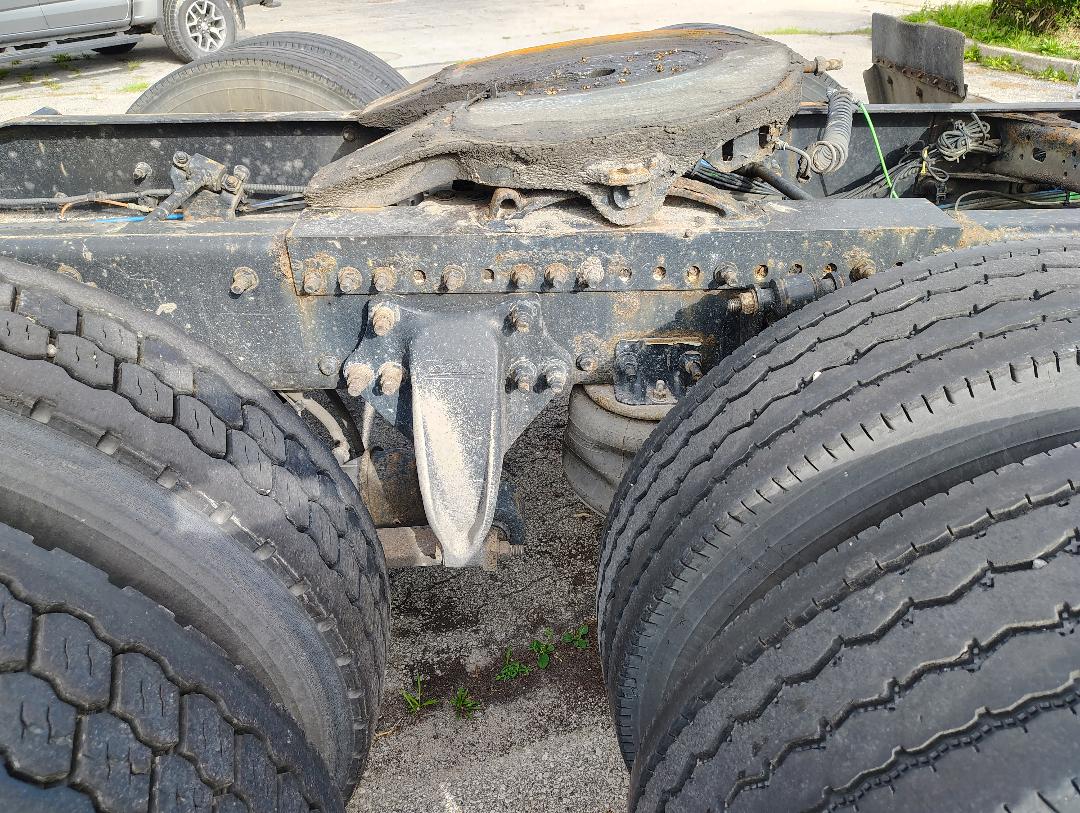 2012 FREIGHTLINER Cascadia - view 17 of 33