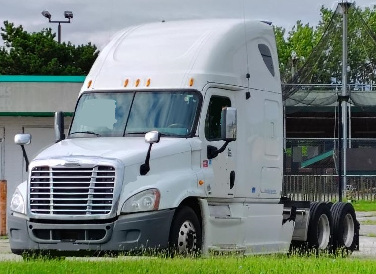 2012 FREIGHTLINER Cascadia - view 3 of 33