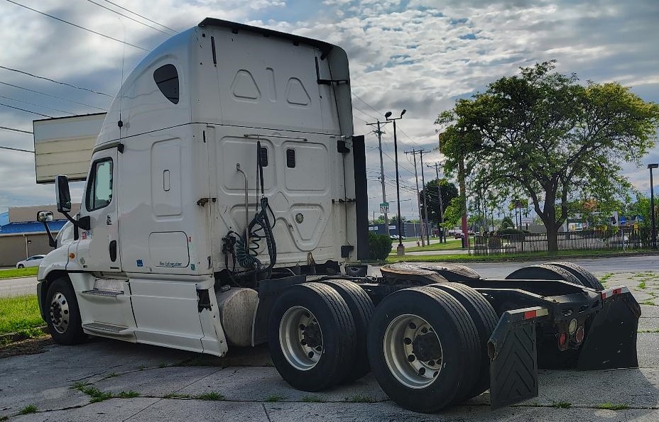 2012 FREIGHTLINER Cascadia - view 5 of 33