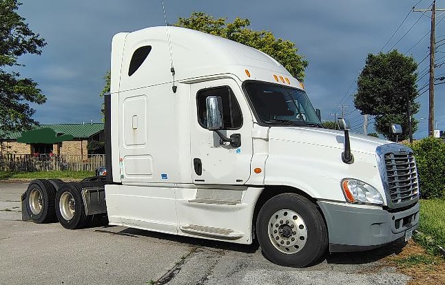 2012 FREIGHTLINER Cascadia - view 1 of 33