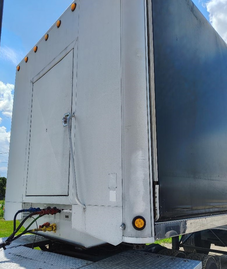 2004 MAC 48 foot Quad - view 3 of 10