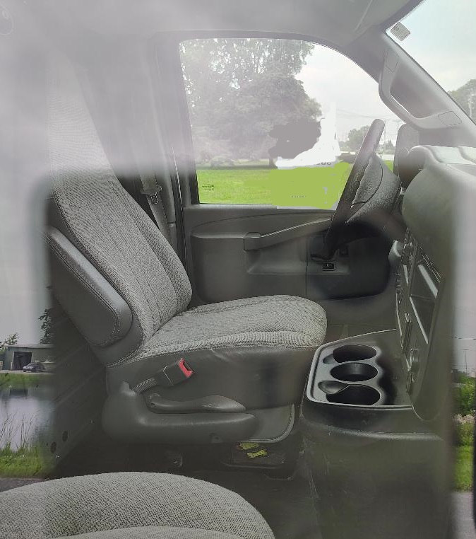 2016 GMC Savana Cargo Van - view 6 of 8