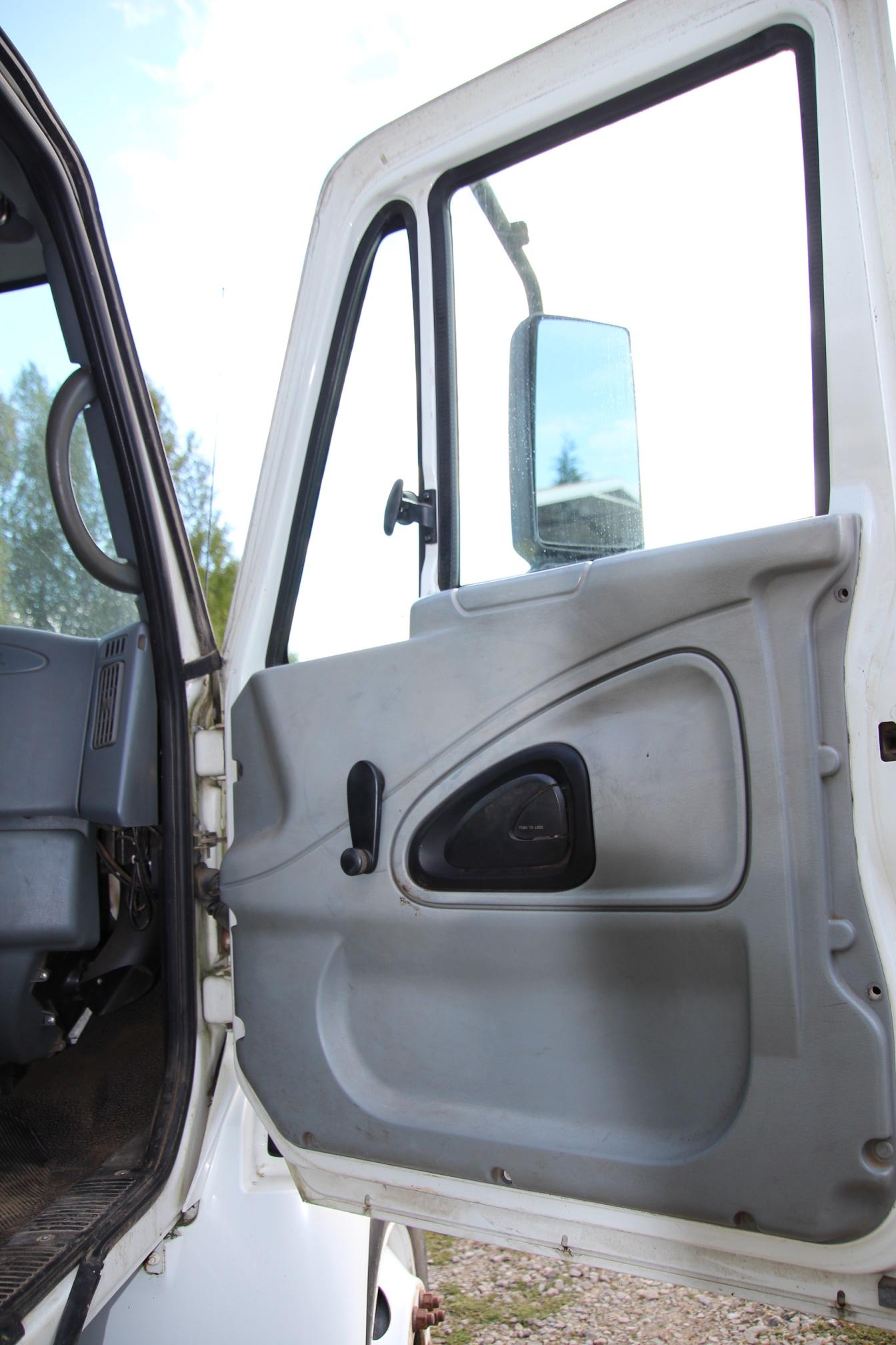 2006 INTERNATIONAL DuraStar 4400 - Image 27