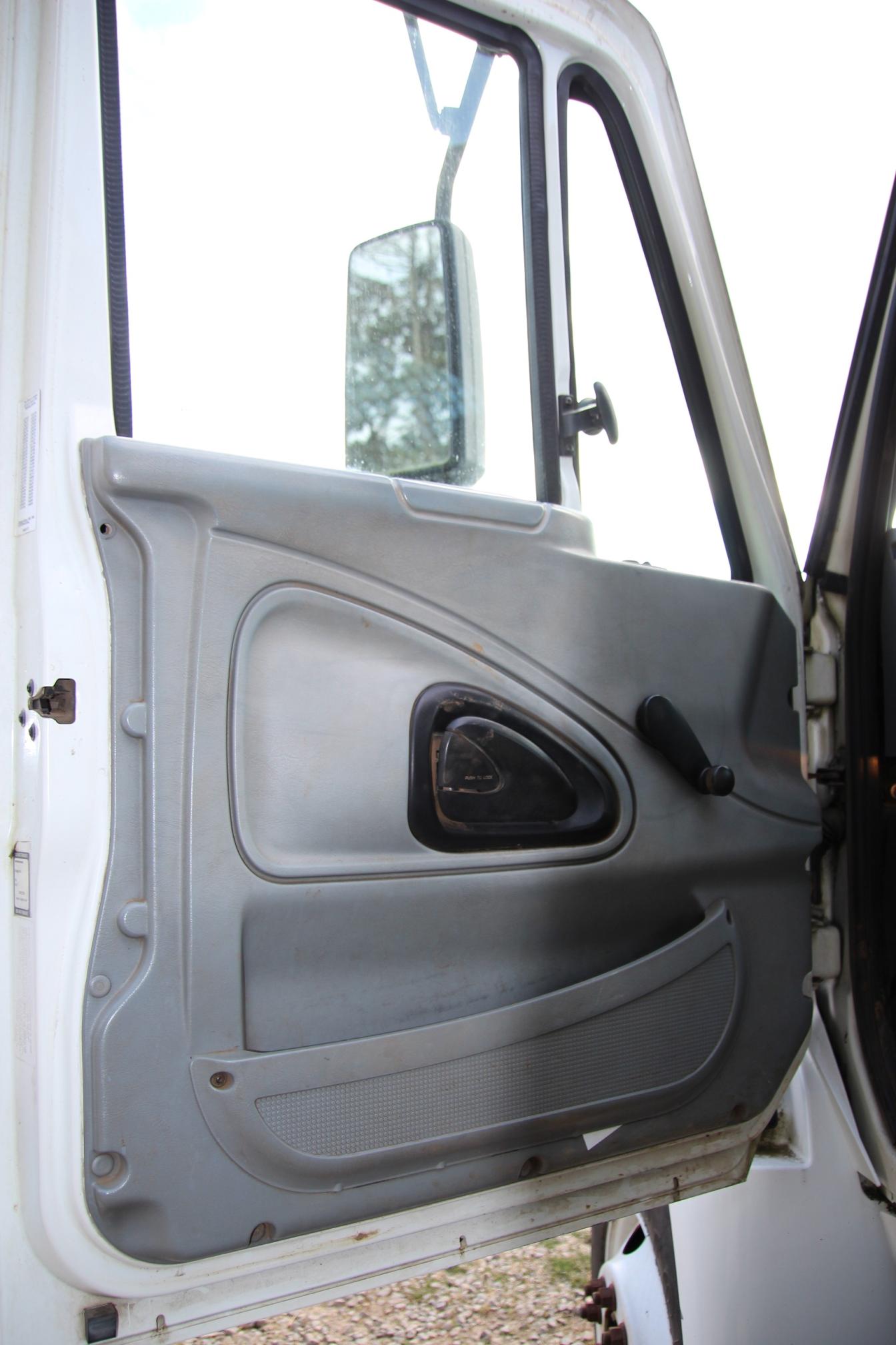2006 INTERNATIONAL DuraStar 4400 - Image 17