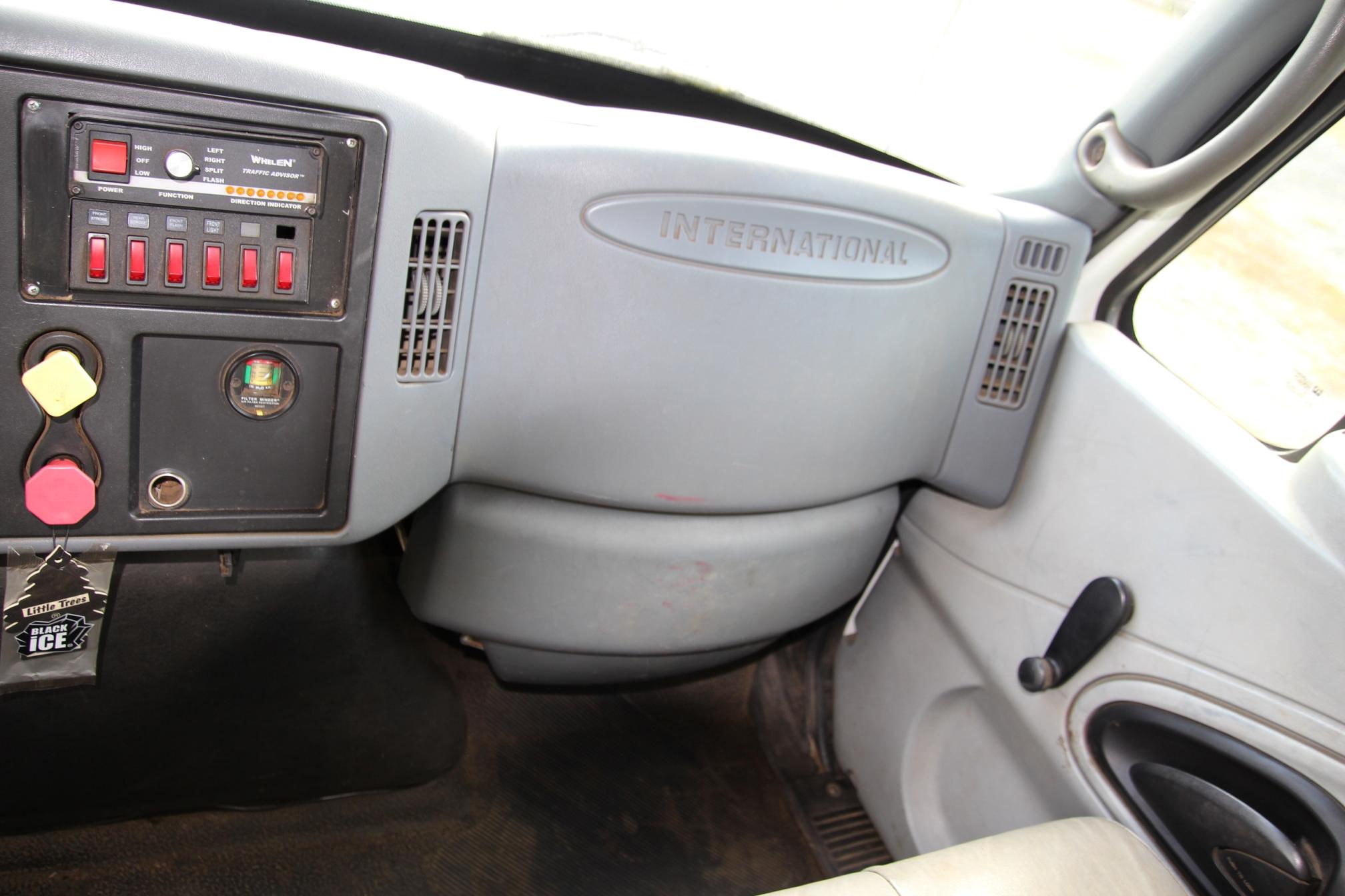 2006 INTERNATIONAL DuraStar 4400 - Image 26