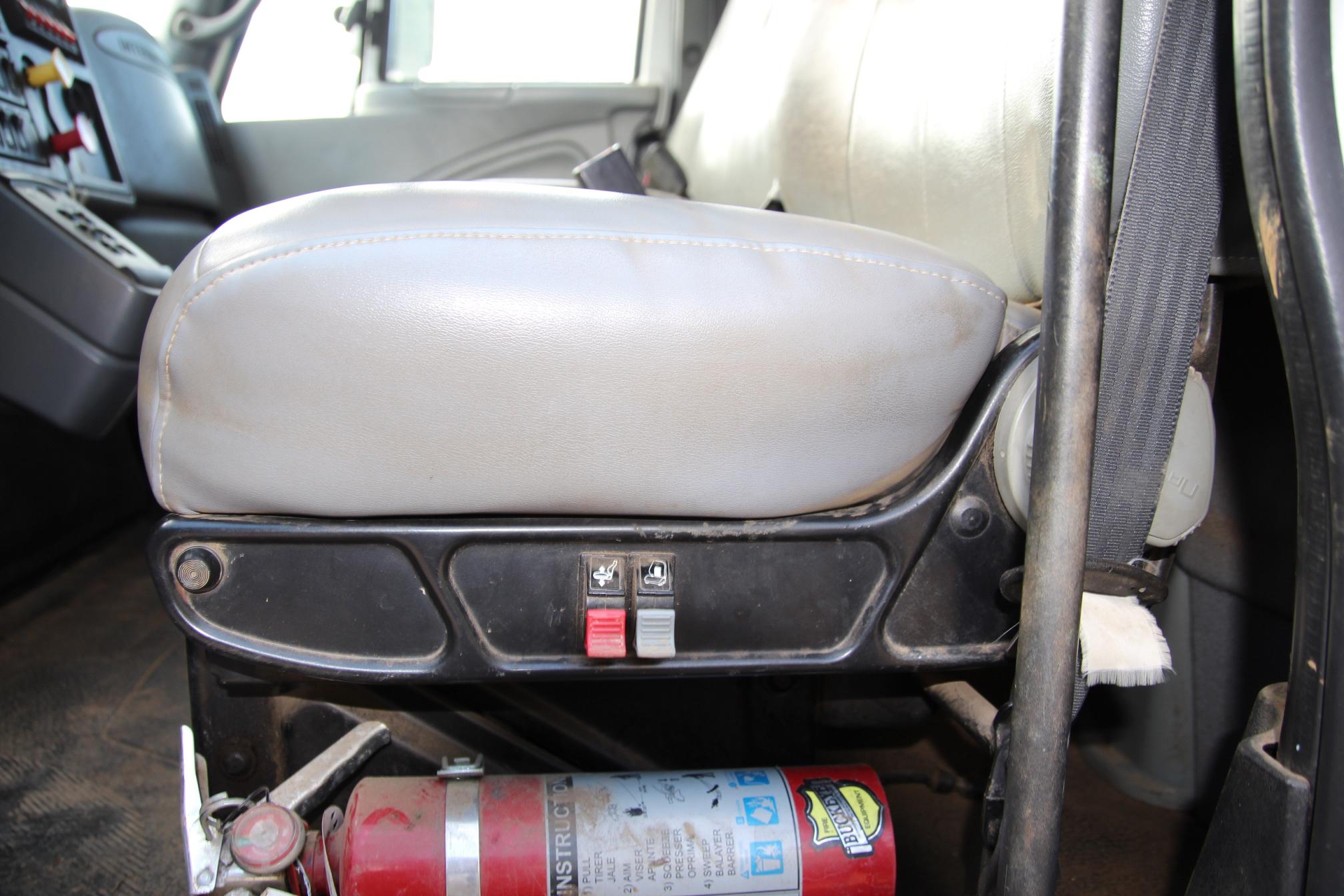 2006 INTERNATIONAL DuraStar 4400 - Image 18