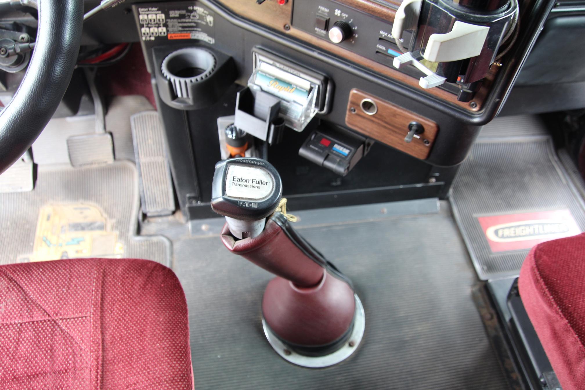 1995 FREIGHTLINER 120 - Image 28