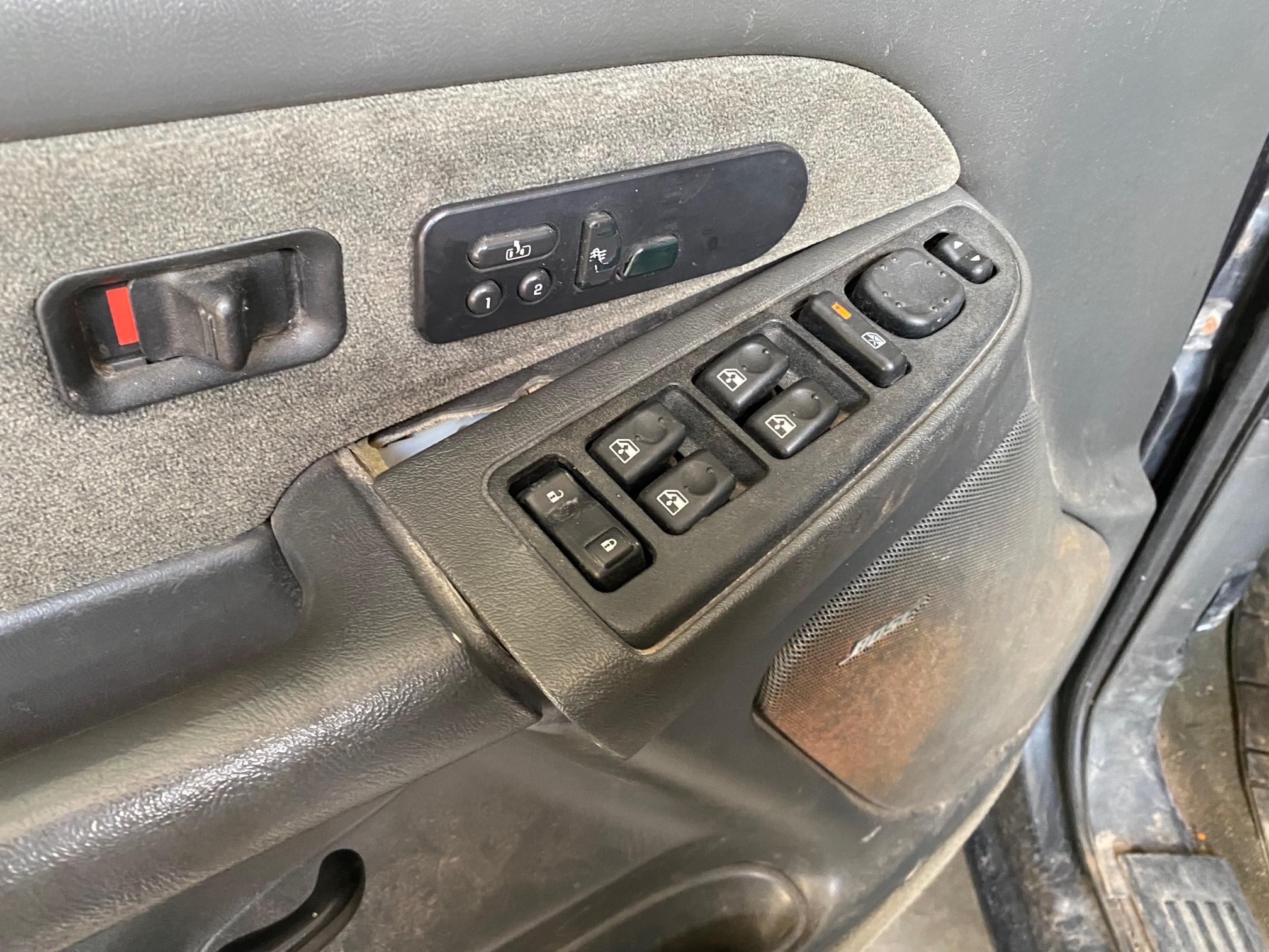 2003 GMC Sierra - view 13 of 21