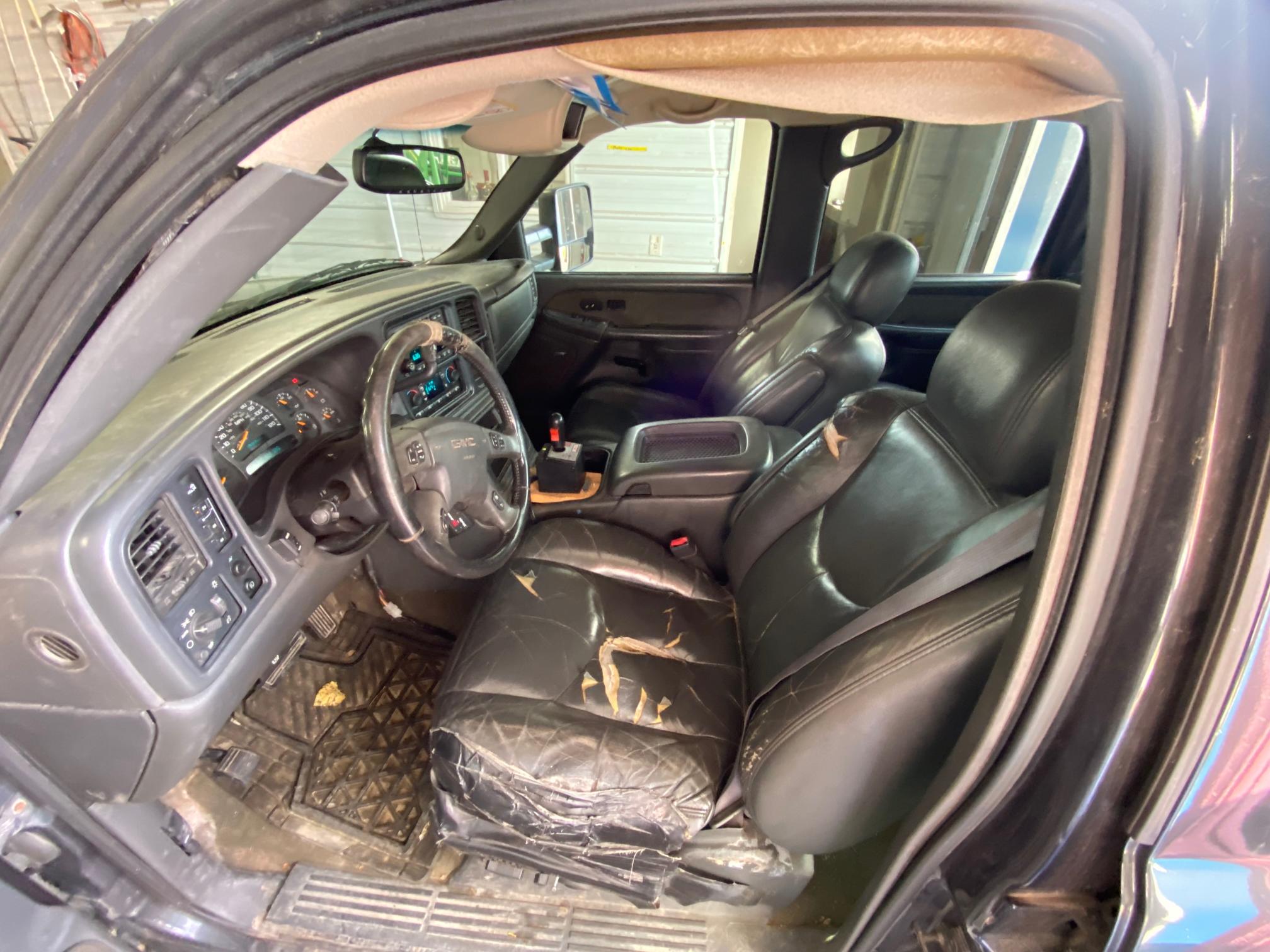 2003 GMC Sierra - view 10 of 21