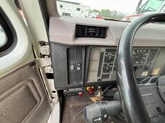 1998 INTERNATIONAL 4700 - Image 13