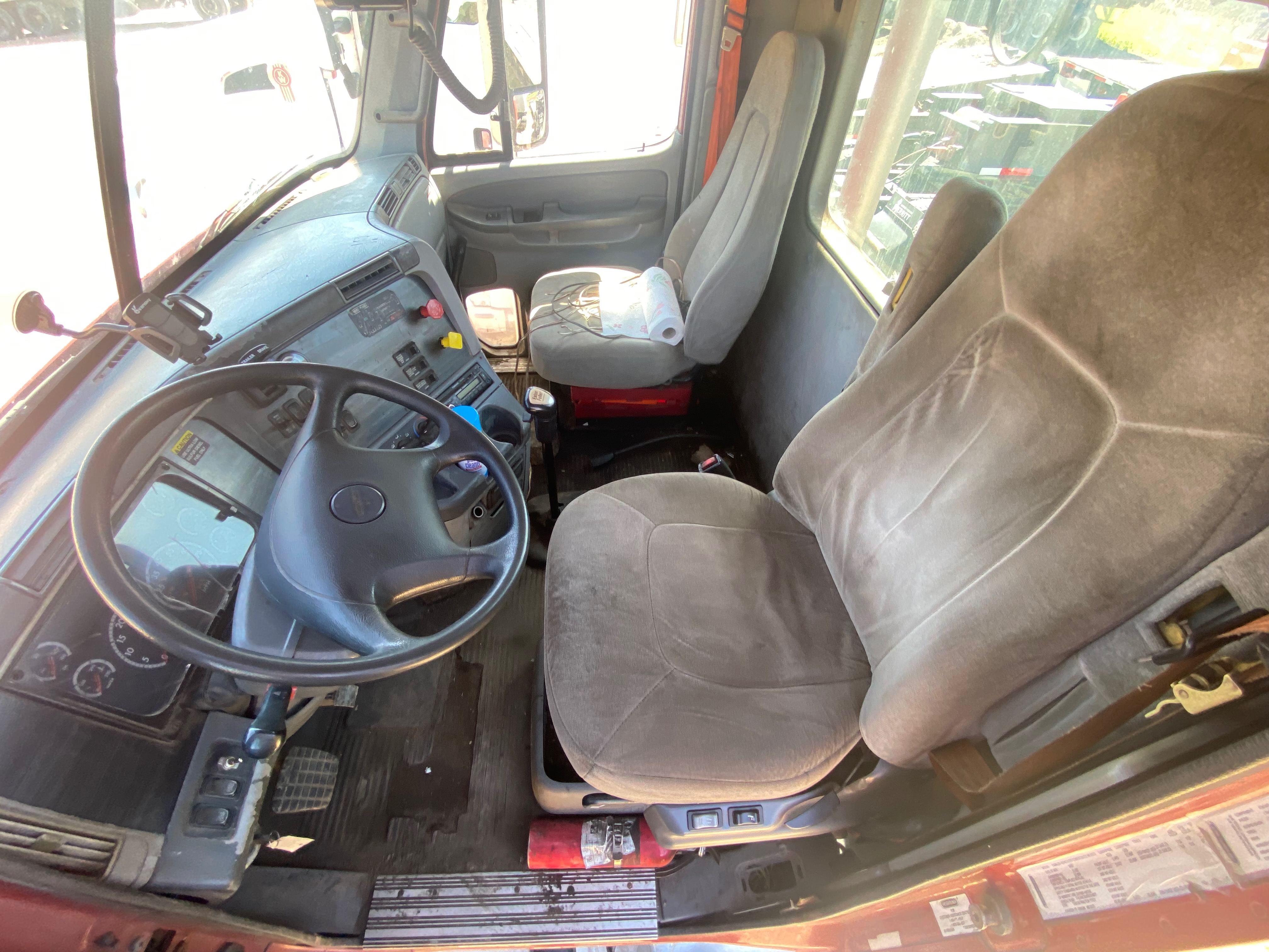 2008 FREIGHTLINER Columbia - view 8 of 28