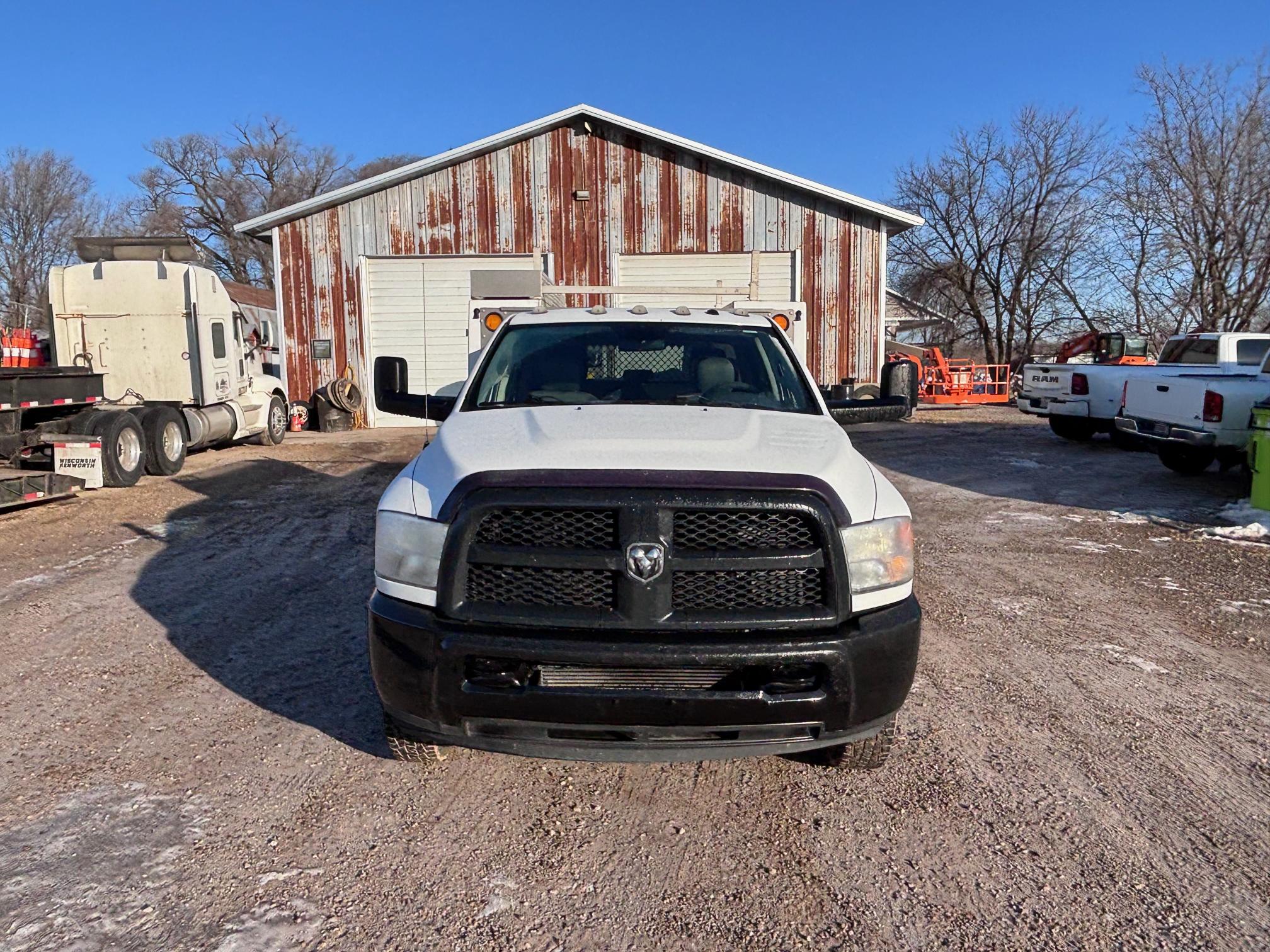 2017 RAM 3500 - view 2 of 31
