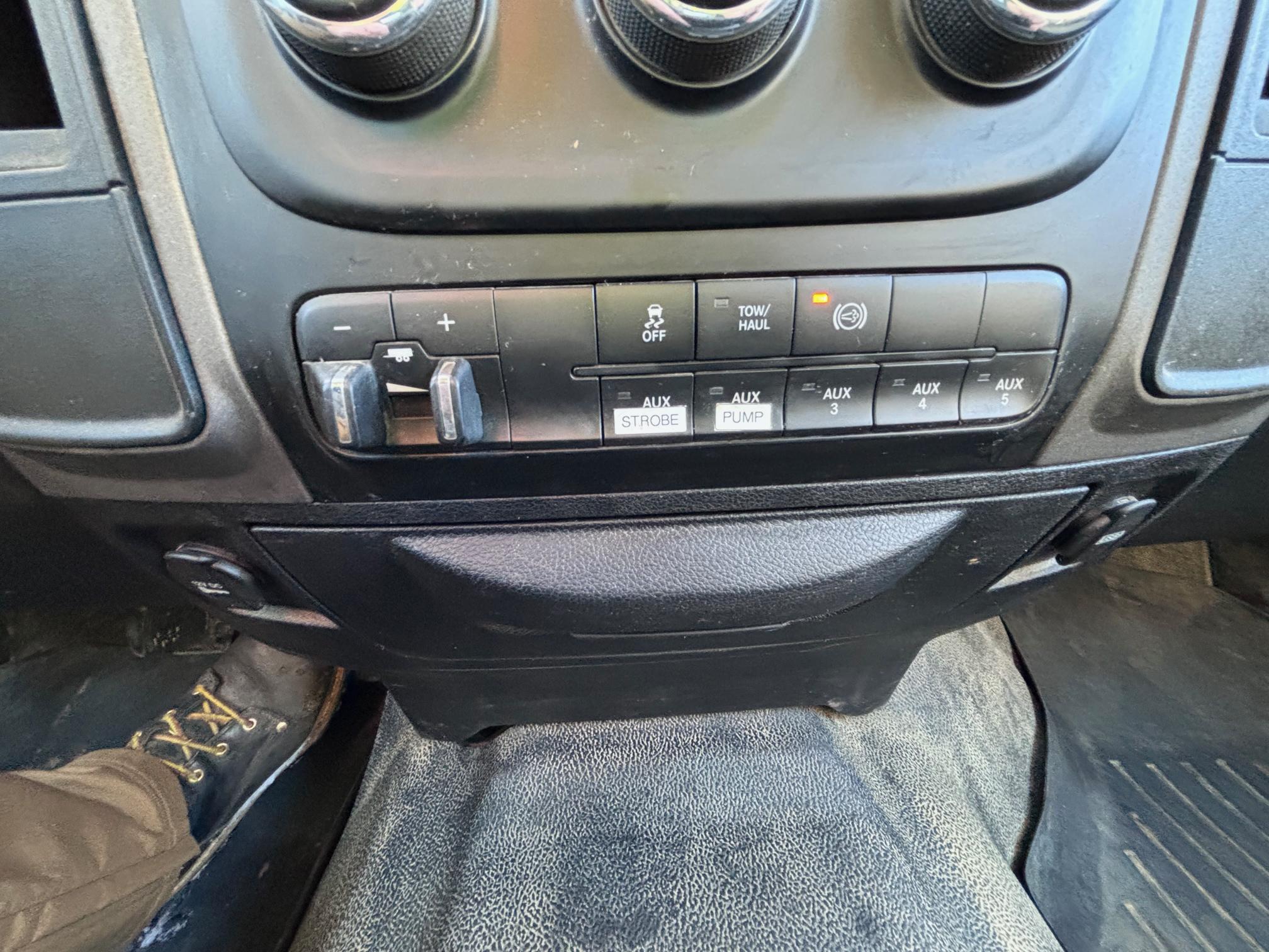 2017 RAM 3500 - view 18 of 31