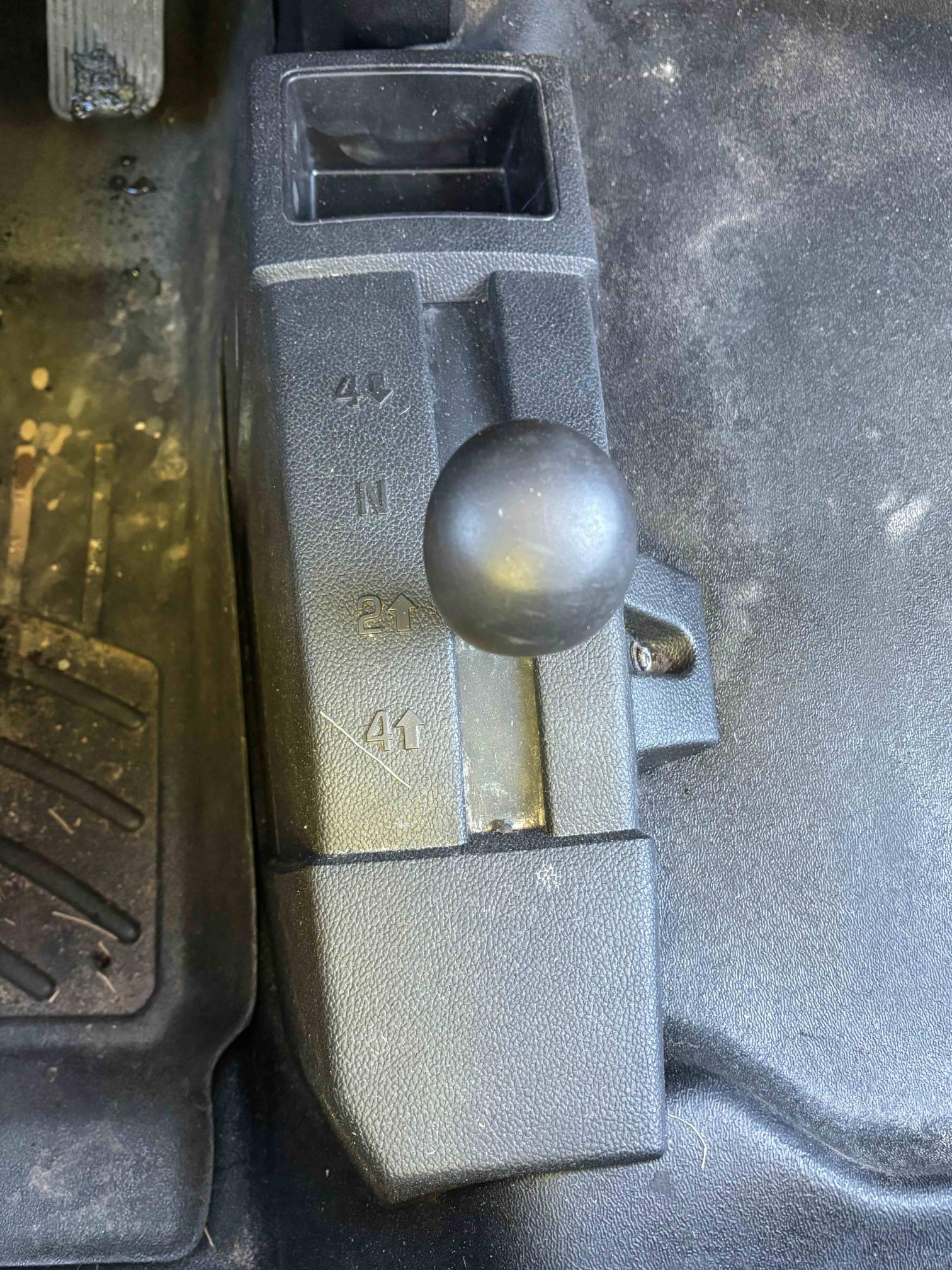 2015 CHEVROLET Silverado 2500 - view 12 of 23