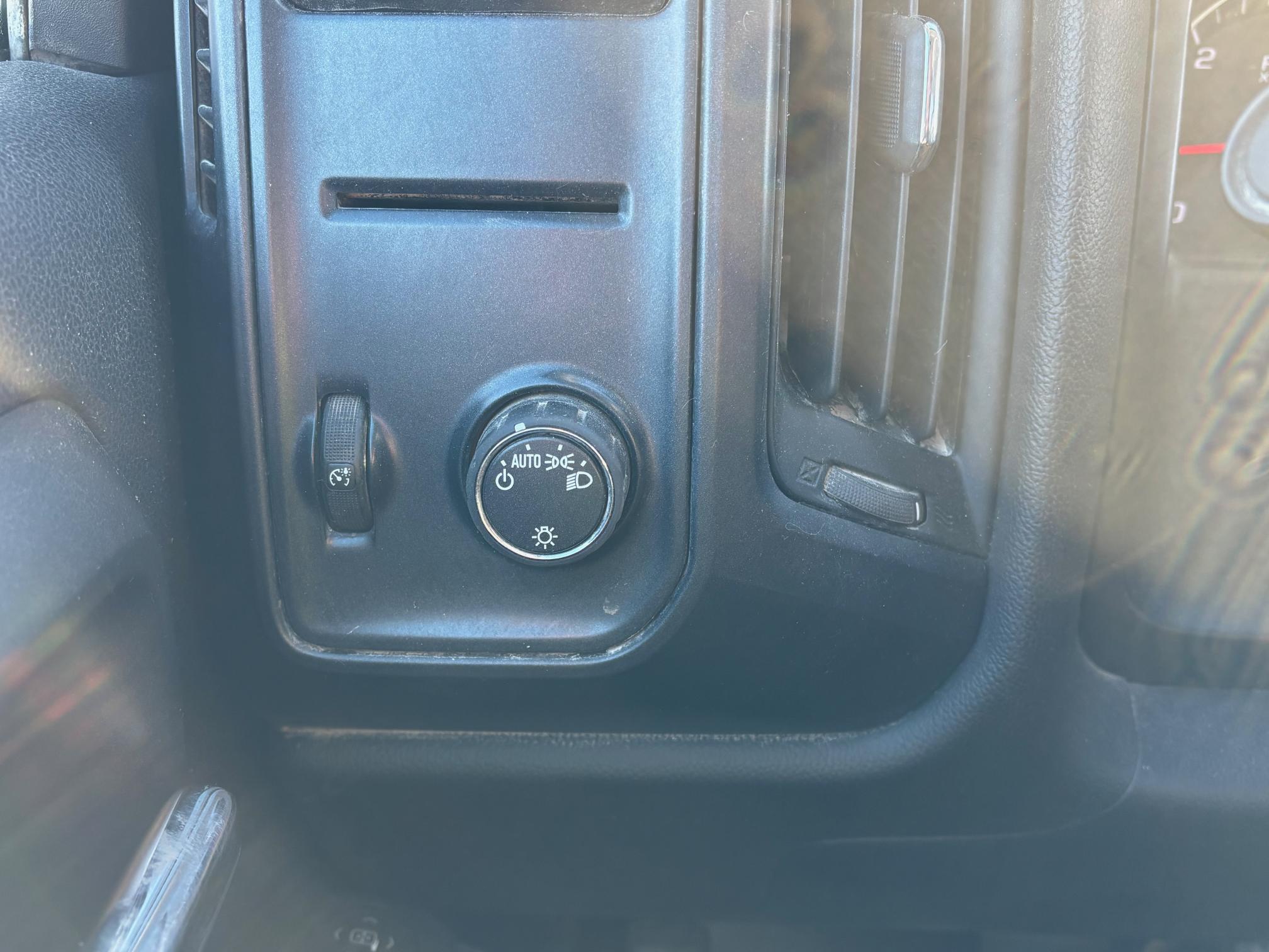 2015 CHEVROLET Silverado 2500 - view 13 of 23