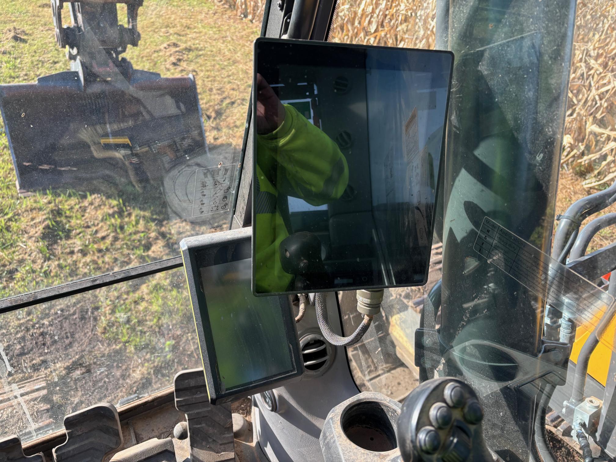 2019 VOLVO EC220EL - view 17 of 31