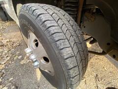 2011 FORD F350 - Image 25